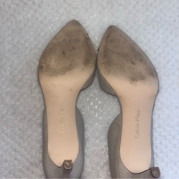 Womens Calvin Klein Elegant Beige Closed Toe Heels Business Casual Size 9.5 - Picture 8 of 8